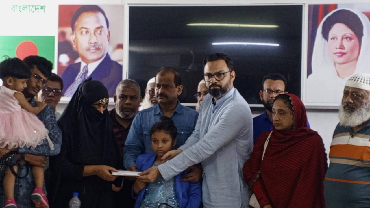 নিহত আব্দুর রশিদের দুই সন্তানের লেখাপড়ার খরচসহ পরিবারের যাবতীয় দায়িত্ব নেওয়ার ঘোষণা দিয়েছে বিএনপি। ছবি : কালবেলা