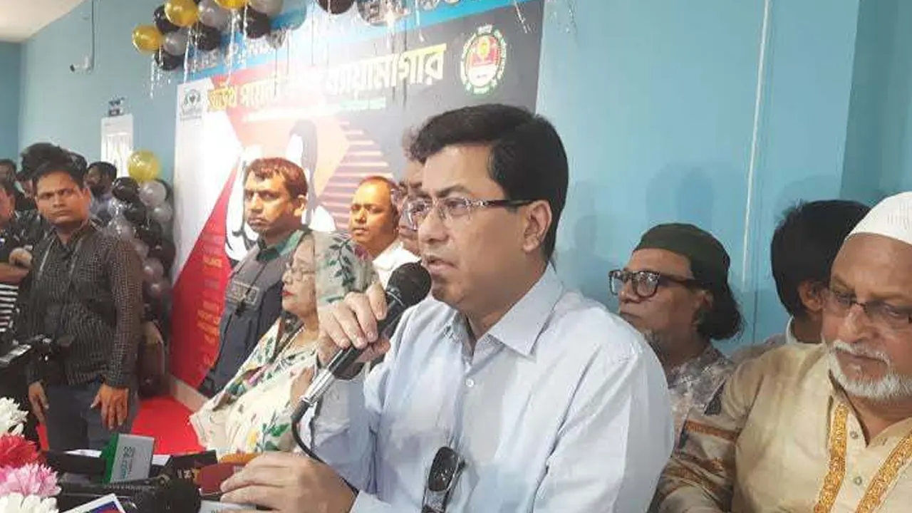 রাজধানীর মতিঝিলে ‘সাউথ পয়েন্ট নগর ব্যায়ামাগার’ উদ্বোধন শেষে মেয়র ব্যারিস্টার শেখ ফজলে নূর তাপস। ছবি : কালবেলা