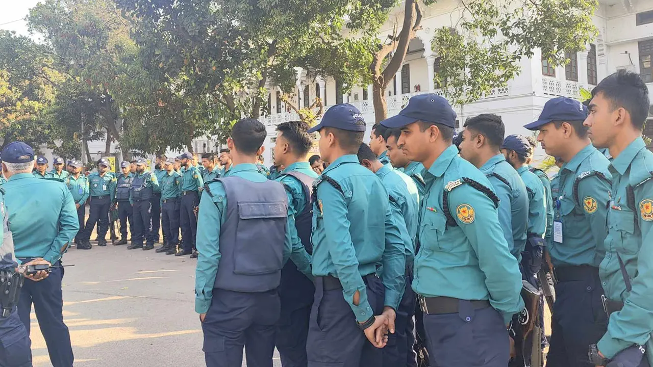 সুপ্রিম কোর্টে দুই শতাধিক পুলিশ মোতায়েন। ছবি : সংগৃহীত