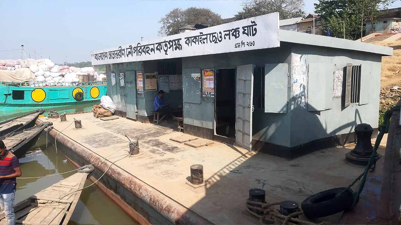 হবিগঞ্জের আজমিরীগঞ্জে ফেরিঘাট। ছবি : কালবেলা