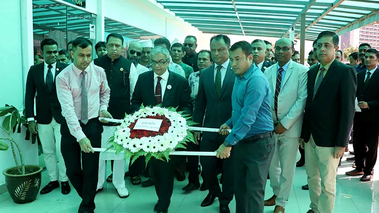 কুয়ালালামপুরে বাংলাদেশ হাইকমিশনে জাতীয় পতাকা উত্তোলনের মধ্যদিয়ে ঐতিহাসিক ৭ মার্চ পালিত হয়। ছবি : সংগৃহীত