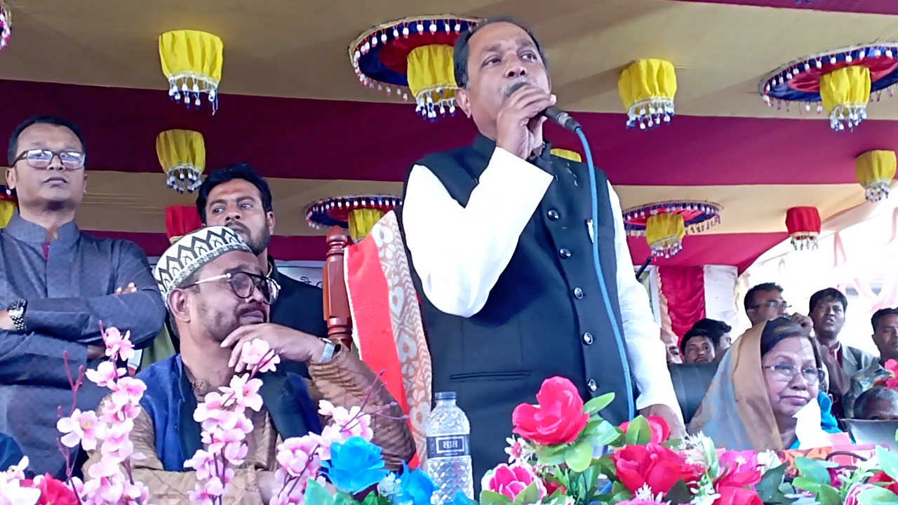 বক্তব্য দিচ্ছেন এমপি মো. আব্দুল ওয়াদুদ দারা। ছবি : কালবেলা