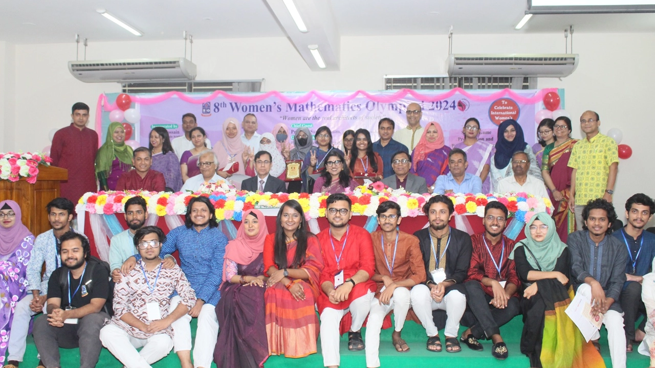 নারী শিক্ষার্থীদের নিয়ে গণিত অলিম্পিয়াড অনুষ্ঠিত। ছবি : কালবেলা
