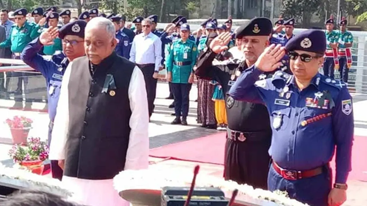 স্বরাষ্ট্রমন্ত্রী আসাদুজ্জামান খান কামাল ও পুলিশের মহাপরিদর্শক চৌধুরী আবদুল্লাহ আল-মামুন। ছবি : সংগৃহীত