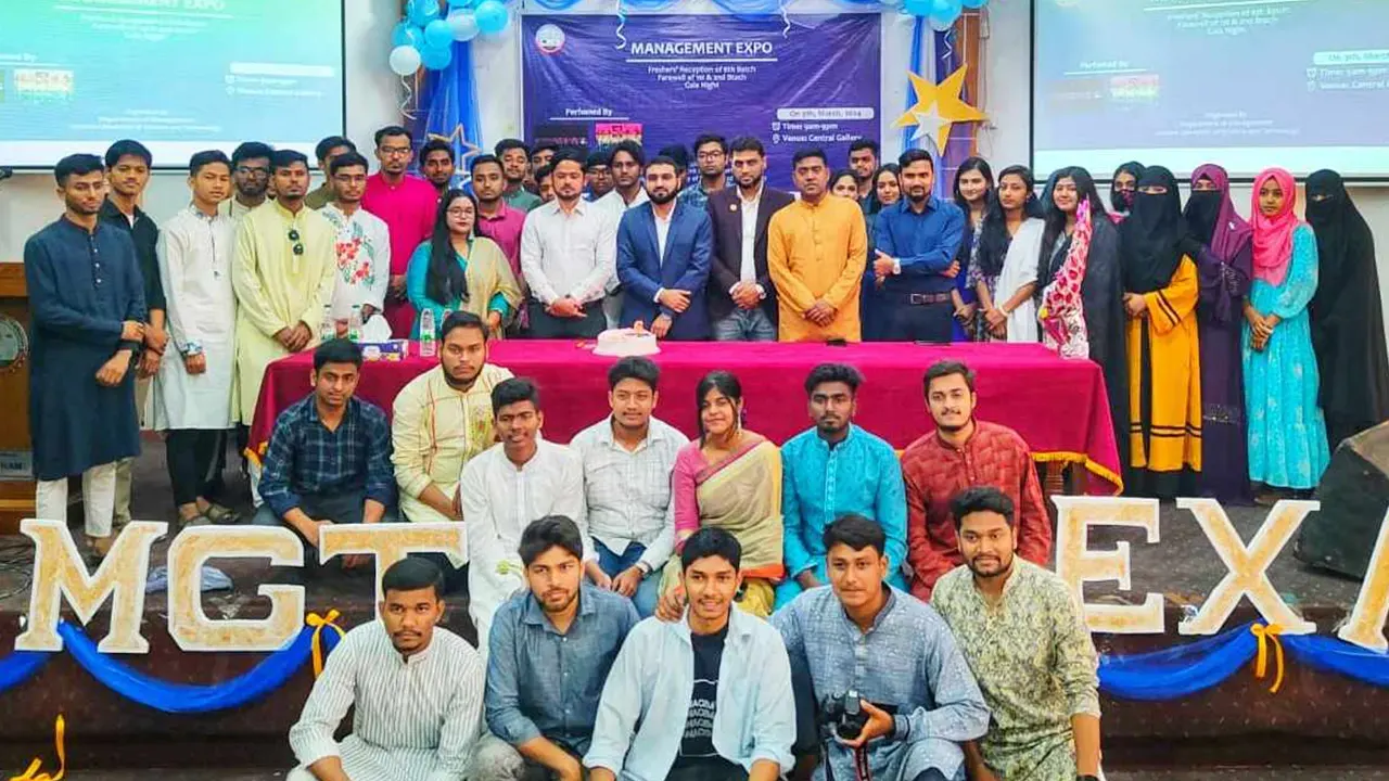 যবিপ্রবির ব্যবস্থাপনা বিভাগের নবীন বরণ ও বিদায় সংবর্ধনায় অংশগ্রহণকারী। ছবি : কালবেলা