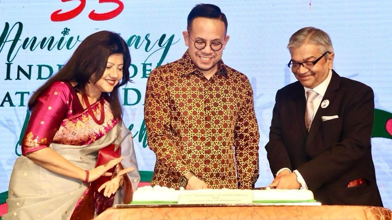 কুয়ালালামপুরে স্বাধীনতার ৫৩তম বার্ষিকী এবং জাতীয় দিবস উদযাপন উপলক্ষে কূটনৈতিক সংবর্ধনা অনুষ্ঠান। ছবি : সংগৃহীত