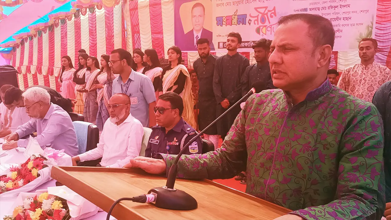 শেরপুর সরকারি কলেজে সংবর্ধনা ও নবীন বরণ অনুষ্ঠানে বক্তব্য দেন ছানুয়ার হোসেন ছানু এমপি। ছবি : কালবেলা