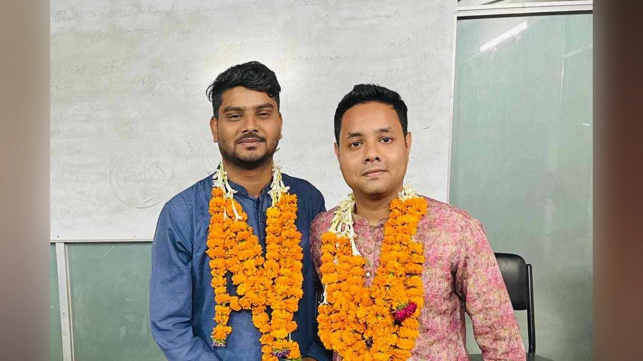 ডিআইইউ সাংবাদিক সমিতির নেতৃত্বে কালাম ও রেজোয়ানুল। ছবি : কালবেলা