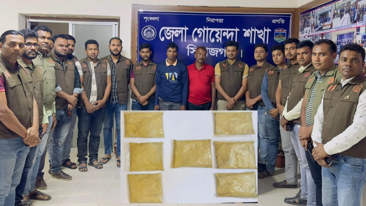 হেরোইনসহ আটক হওয়া বাবা ও ছেলে। ছবি : কালবেলা