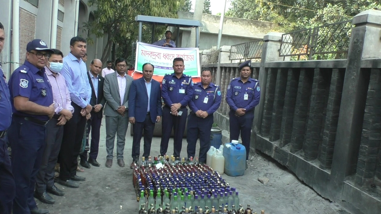 নারায়ণগঞ্জে বিভিন্ন মামলার জব্দ অর্ধকোটি টাকার মাদকদ্রব্য। ছবি : কালবেলা