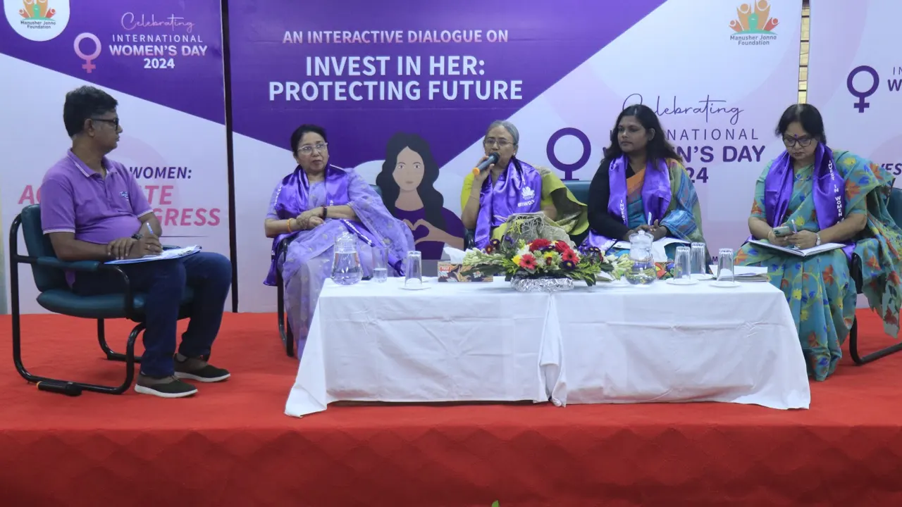 ‘ইনভেস্ট ইন হার: প্রোটেক্টিং ফিউচার’ শীর্ষক আলোচনা অনুষ্ঠানে অতিথিরা। ছবি : কালবেলা