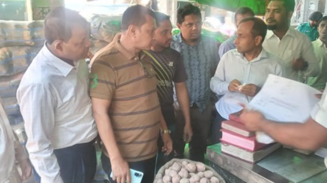 চট্টগ্রামের আড়তদারসহ চার প্রতিষ্ঠানকে জরিমানা। ছবি : কালবেলা