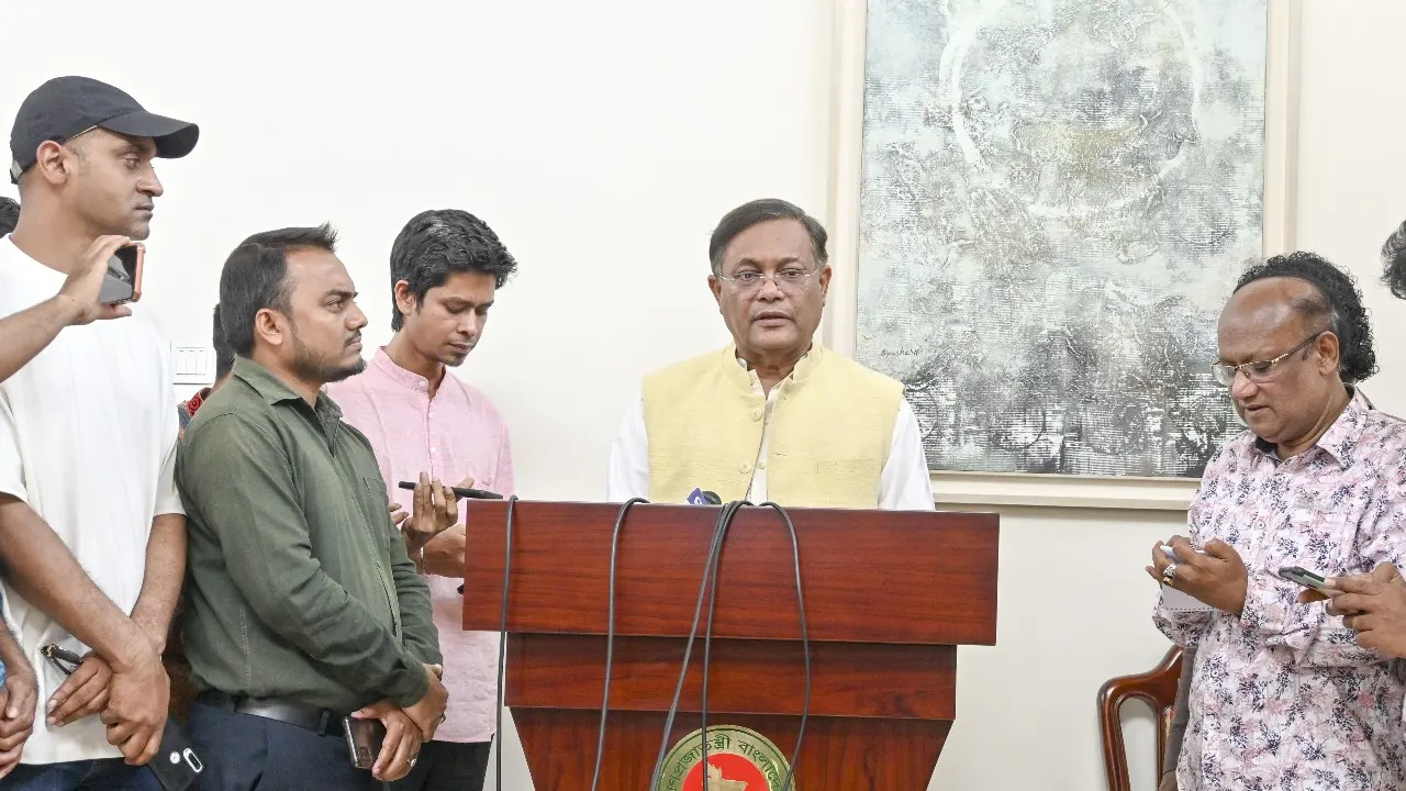 মঙ্গলবার রাজধানীর সেগুনবাগিচায় পররাষ্ট্র মন্ত্রণালয়ে সাংবাদিকদের সাথে মতবিনিময়কালে বিভিন্ন প্রশ্নের জবাব দেন পররাষ্ট্রমন্ত্রী ড. হাছান মাহমুদ। ছবি : কালবেলা
