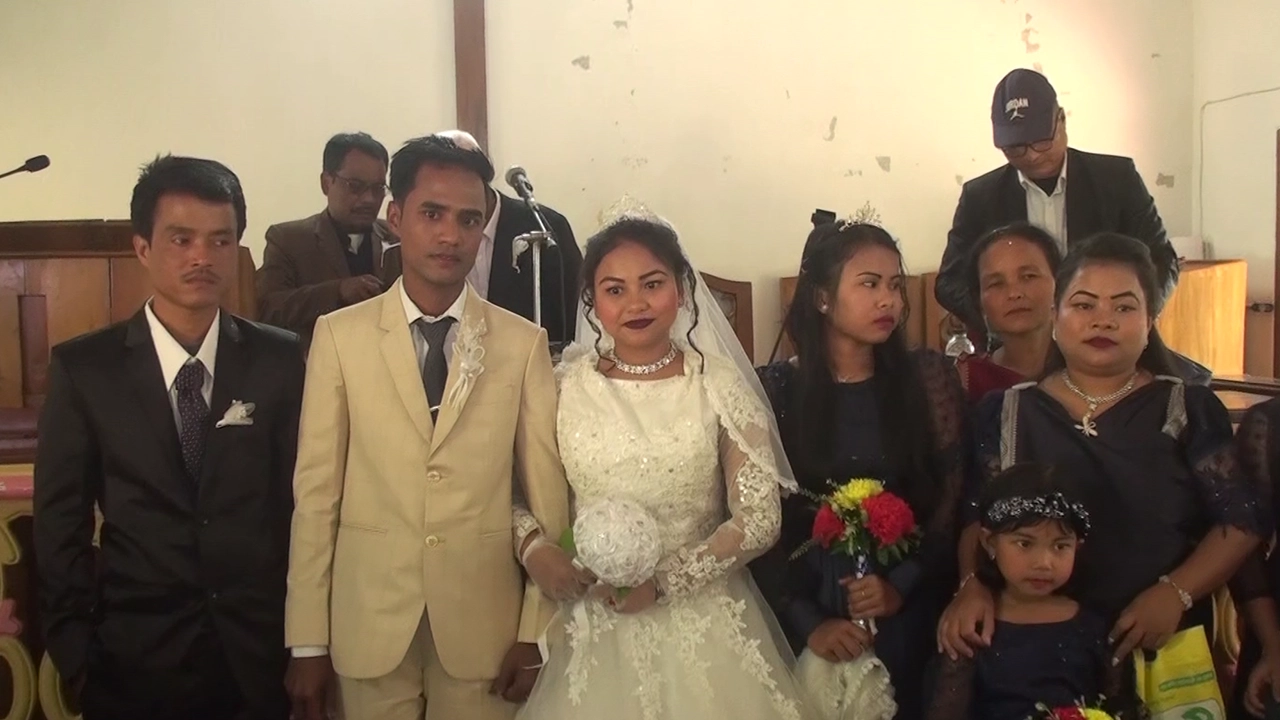 মৌলভীবাজারে বিয়ের অনুষ্ঠানে পাত্র-পাত্রীরা। ছবি : কালবেলা