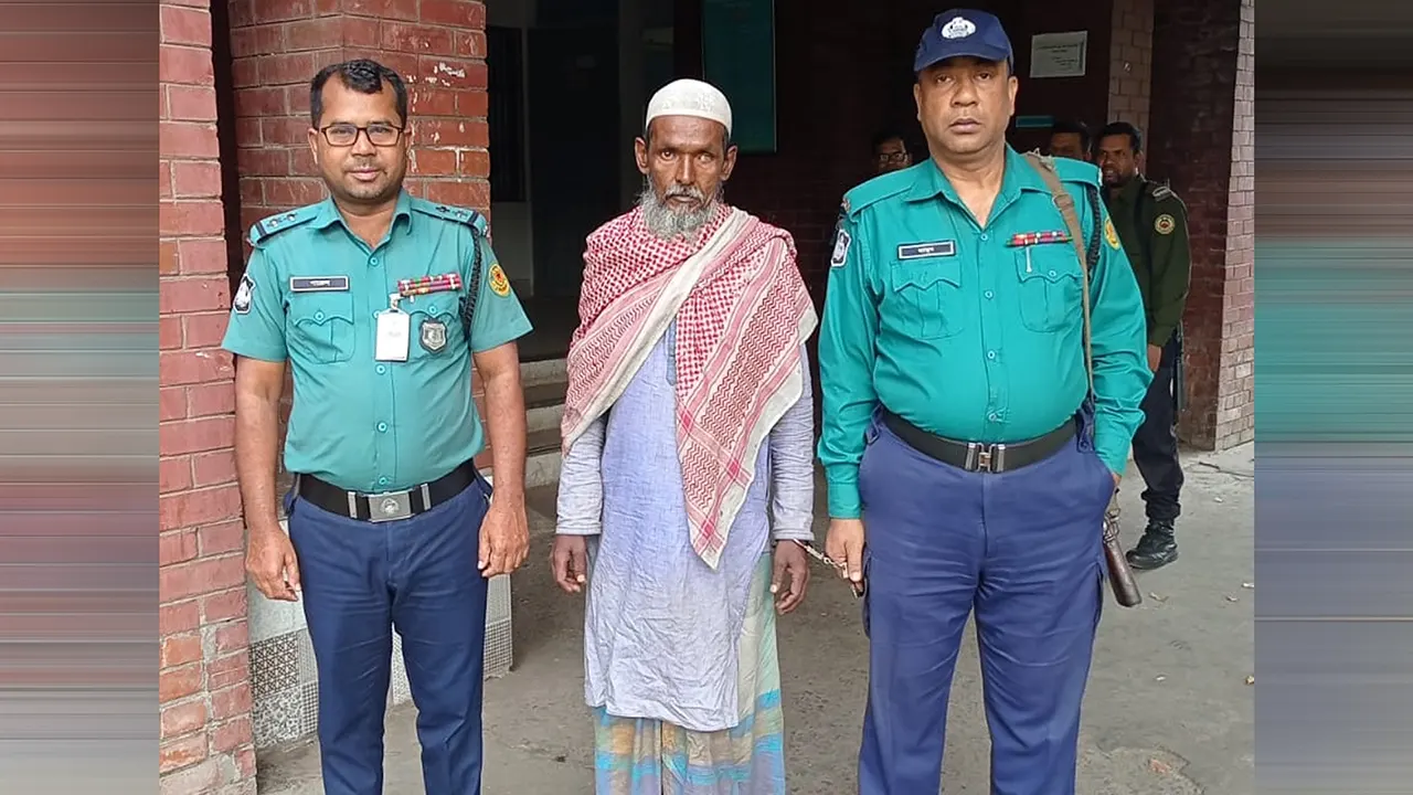 গ্রেপ্তার ঘাতক মো. হোসেন। ছবি : কালবেলা