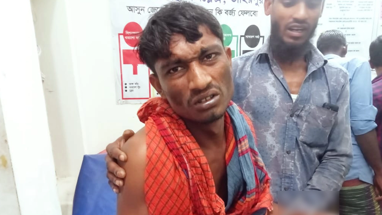 সুনামগঞ্জের তাহিরপুরে দুপক্ষের সংঘর্ষে আহত একজন হাসপাতালে। ছবি : কালবেলা