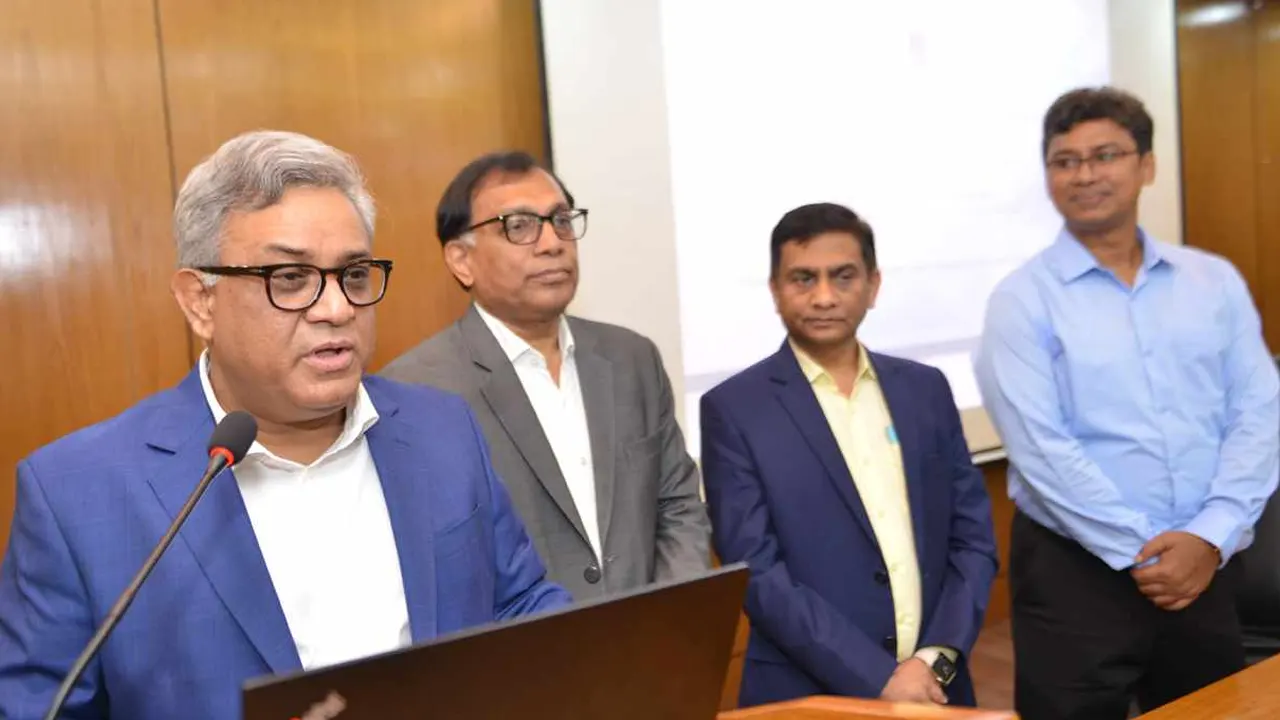 ঢাকা বিশ্ববিদ্যালয়ে অটোমেশন কার্যক্রমের উদ্বোধন করেন বিশ্ববিদ্যালয়ের উপাচার্য অধ্যাপক ড. এ এস এম মাকসুদ কামাল। ছবি : কালবেলা