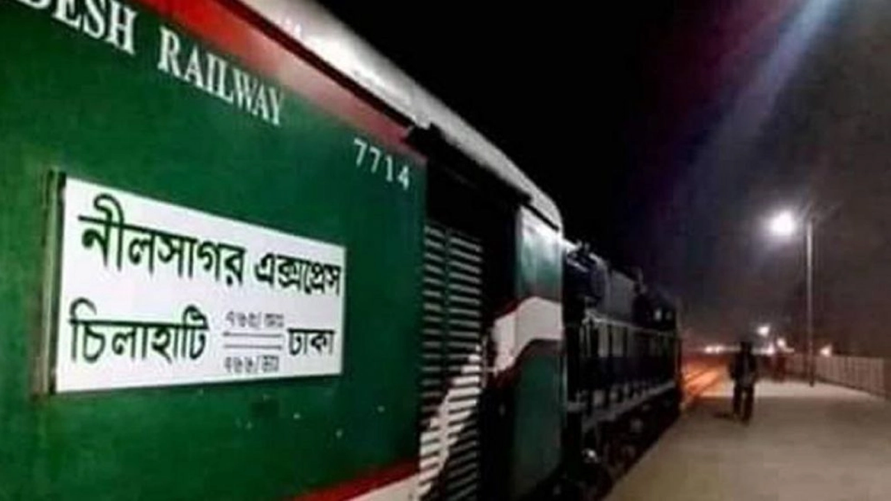 নীলসাগর এক্সপ্রেস ট্রেন। পুরোনো ছবি