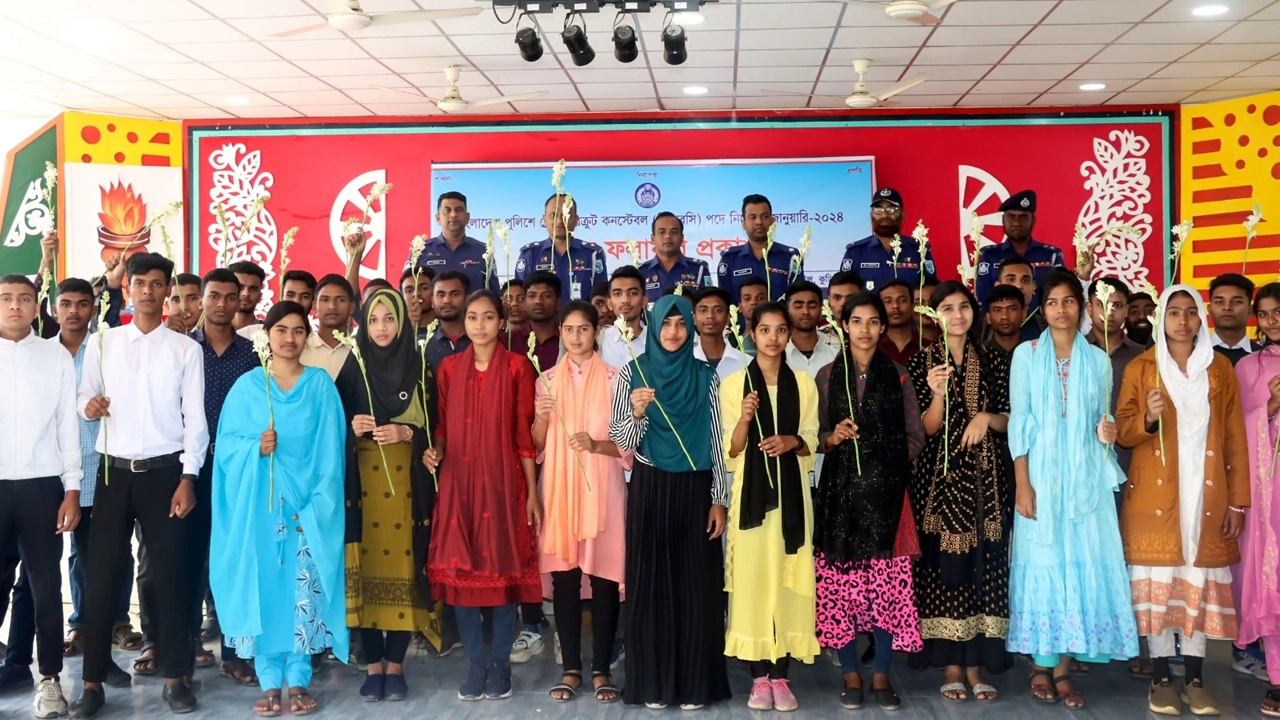 কুড়িগ্রামে পুলিশের ট্রেইনি রিক্রুট কনস্টেবল পদে নিয়োগ পাওয়া সদস্যরা। ছবি : কালবেলা