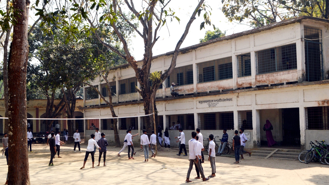 বকশীগঞ্জের ধানুয়া কামালপুর কো অপারেটিভ উচ্চ বিদ্যালয়। ছবি : কালবেলা