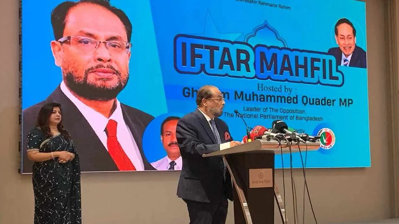 রাজধানীর বনানীর শেরাটন হোটেলের ইফতার মাহফিলে জাতীয় পার্টির  চেয়ারম্যান জি এম কাদের। ছবি : সংগৃহীত