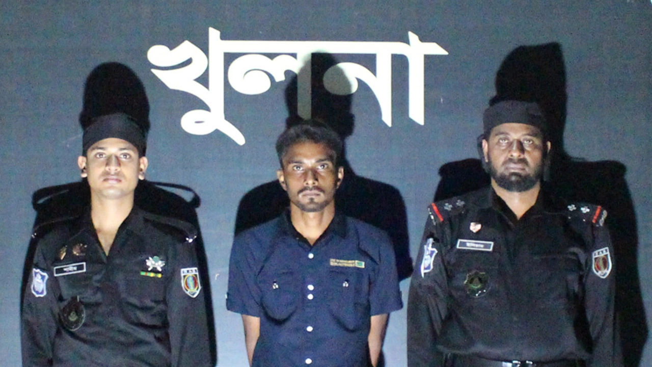 গ্রেপ্তার হওয়া মফিজুল শেখ। ছবি : কালবেলা
