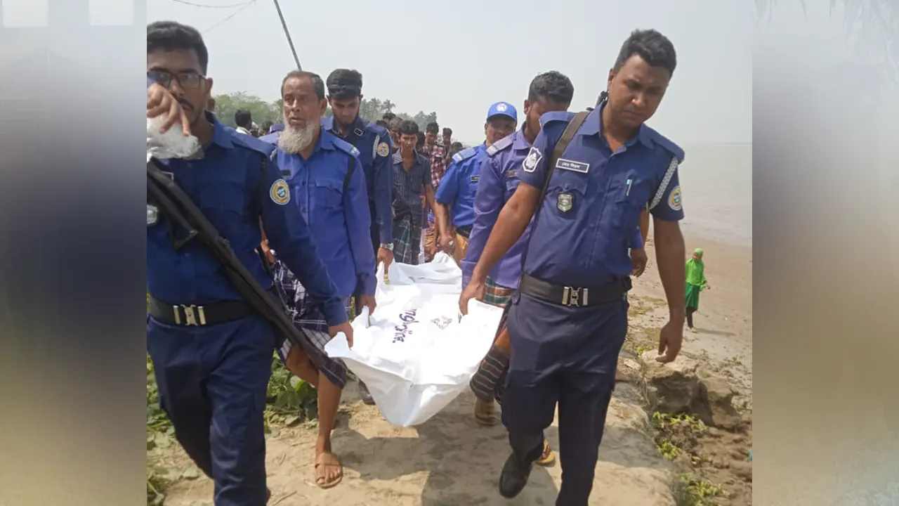 আ.লীগ নেতা জামাল মাঝির মরদেহ উদ্ধার করে পুলিশ। ছবি : কালবেলা