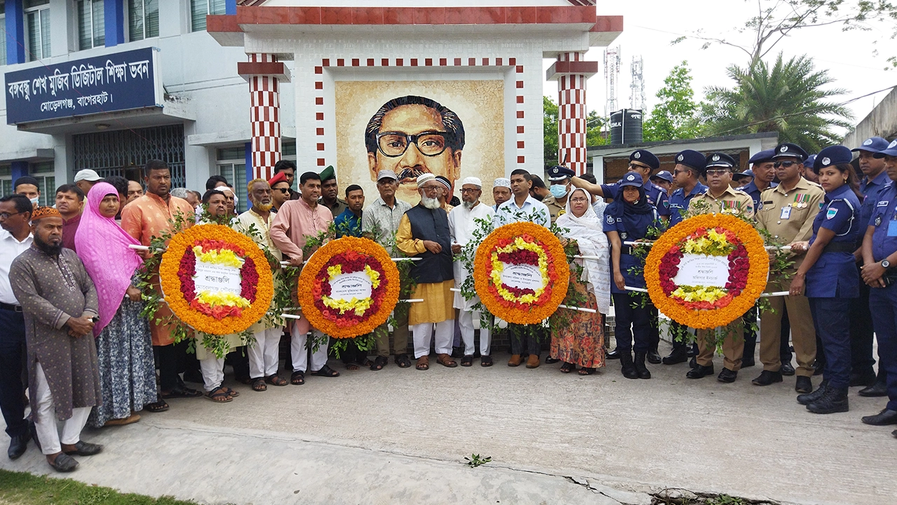 বাগেরহাটের মোড়েলগঞ্জে জাতির জনকের প্রতিকৃতিতে শ্রদ্ধা নিবেদন। ছবি : কালবেলা