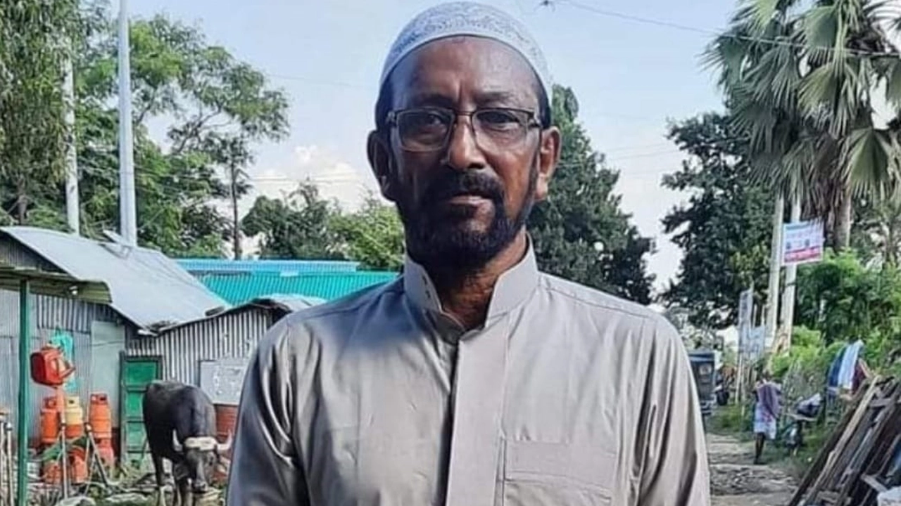 আশ্রয়ণ প্রকল্পের ঘর দেওয়ার নামে অর্থ আত্মসাতের অভিযোগ উঠেছে সোনাগাজী উপজেলা জাতীয় পার্টির সাধারণ সম্পাদক সিরাজুল ইসলামের বিরুদ্ধে। ছবি : কালবেলা