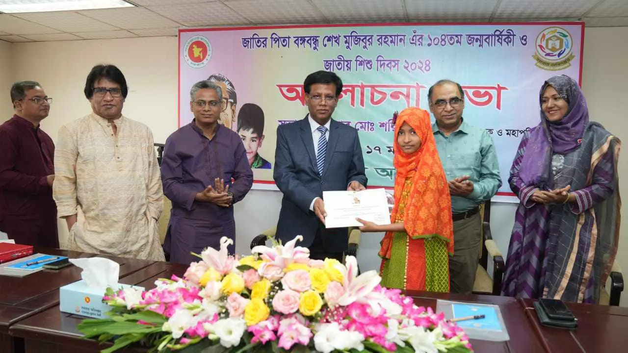 বঙ্গবন্ধুর জন্মদিন উপলক্ষে সমবায় অধিদপ্তরে বিশেষ দোয়া, আলোচনা সভা ও শিশুদের চিত্রাঙ্কন প্রতিযোগিতা অনুষ্ঠিত হয়। ছবি : কালবেলা