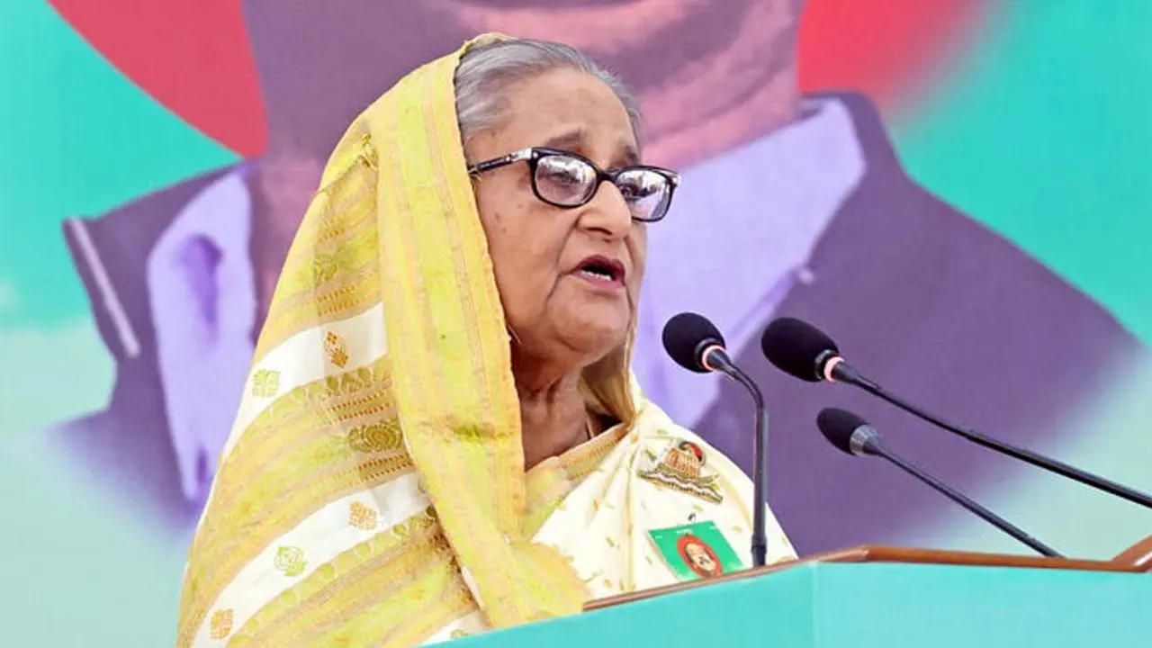 তেজগাঁওয়ে ঢাকা জেলা আওয়ামী লীগ ভবনে সভায় প্রধানমন্ত্রী শেখ হাসিনা। ছবি : সংগৃহীত