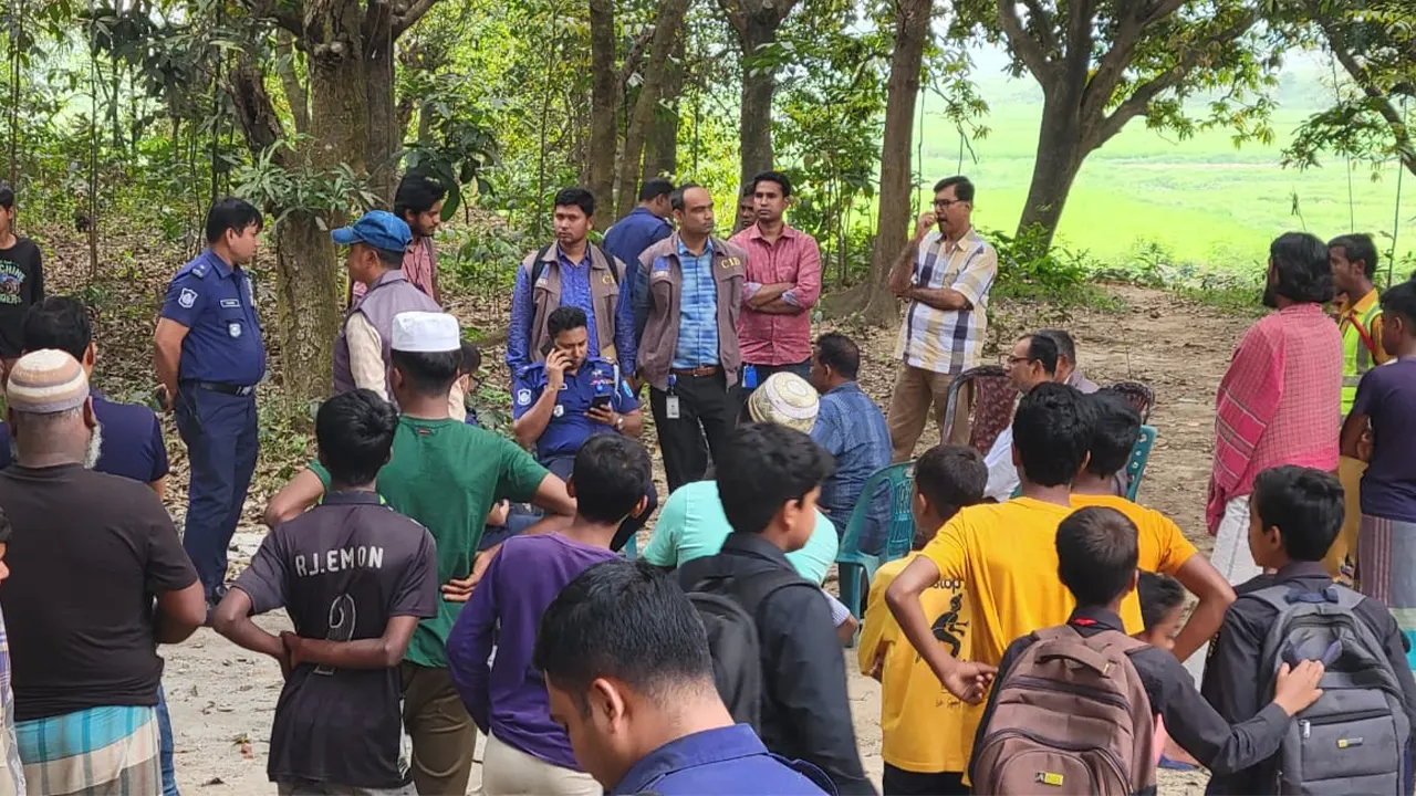 ঘটনাস্থল পরিদর্শনে সোনারগাঁ থানা পুলিশ। ছবি : কালবেলা
