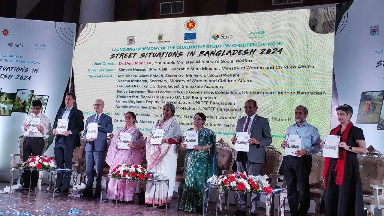 সমাজসেবা অধিদপ্তর, সমাজকল্যাণ মন্ত্রণালয় ও ইউনিসেফ বাংলাদেশের ‘দ্য কোয়ালিটি স্টাডি অন চিলড্রেন লিভিং ইন স্ট্রিট সিচুয়েশনস ইন বাংলাদেশ ২০২৪’ এর প্রতিবেদন তুলে ধরা হয়। ছবি : কালবেলা
