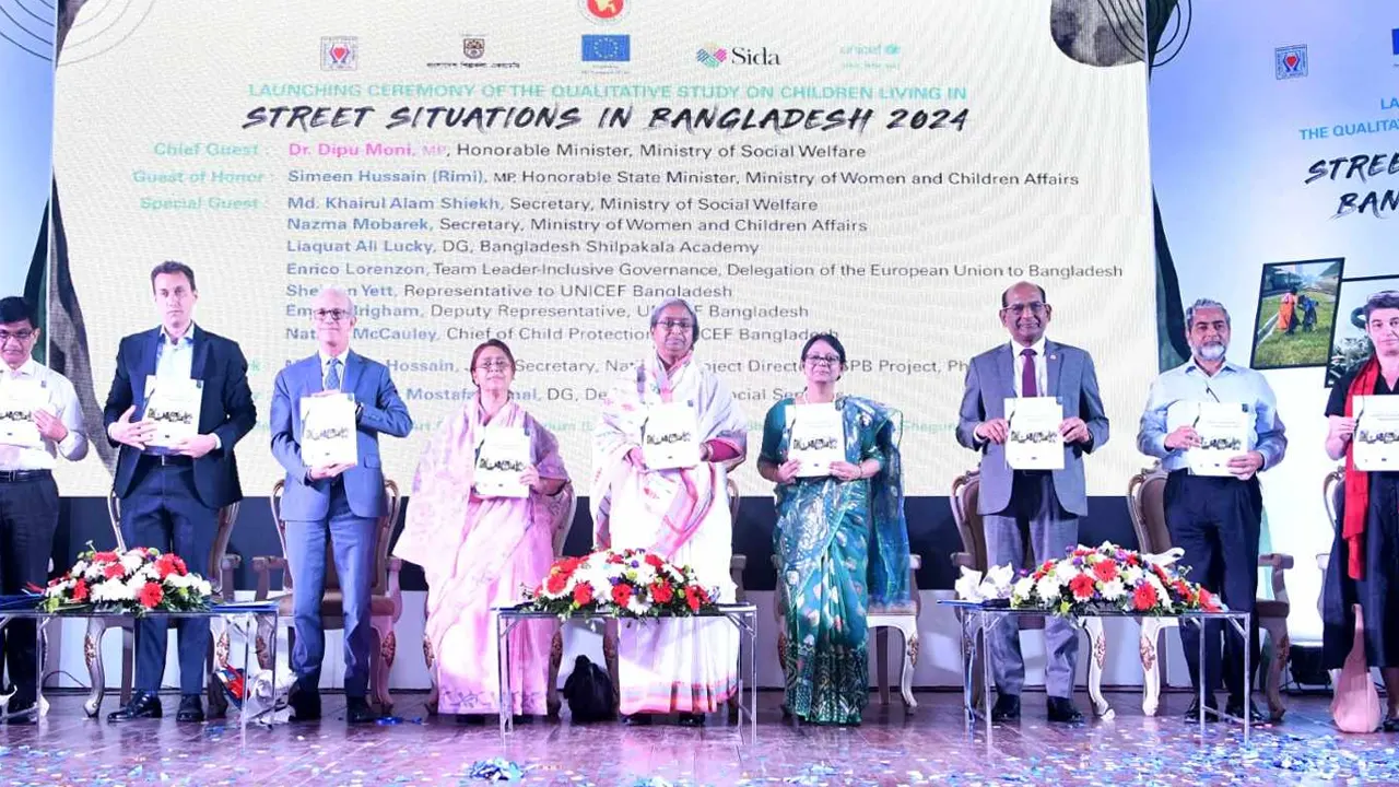 পথশিশুদের পরিস্থিতিবিষয়ক গবেষণাপত্রের উদ্বোধনী অনুষ্ঠানে কথা বলেন সমাজকল্যাণ মন্ত্রী ডা. দীপু মনি। ছবি : কালবেলা