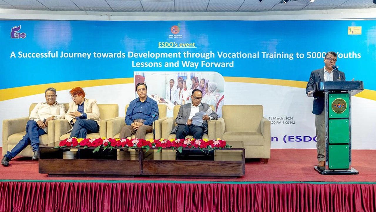 রাজধানীর বঙ্গবন্ধু সামরিক জাদুঘরে অনুষ্ঠিত সেমিনারের বক্তারা। ছবি : সৌজন্য
