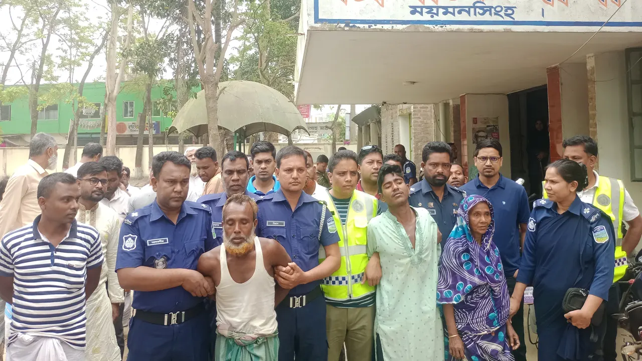 পুলিশ সদস্যদের ওপর হামলার ঘটনায় তিনজন গ্রেপ্তার। ছবি : কালবেলা