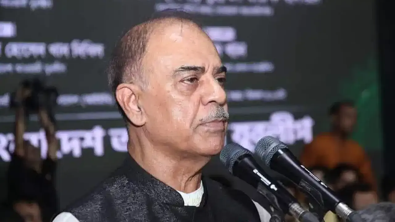 বেসামরিক বিমান পরিবহন ও পর্যটন মন্ত্রী লে. কর্নেল (অব.) ফারুক খান। পুরোনো ছবি