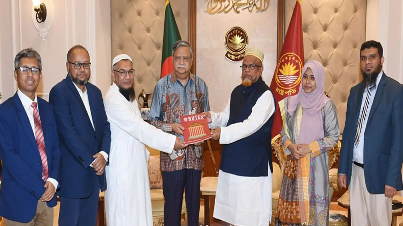 মঙ্গলবার বঙ্গভবনে বুটেক্সের উপাচার্য অধ্যাপক ড. শাহ আলিমুজ্জামানের নেতৃত্বে একটি প্রতিনিধিদল রাষ্ট্রপতির সাথে সাক্ষাৎ করেন। ছবি : সংগৃহীত