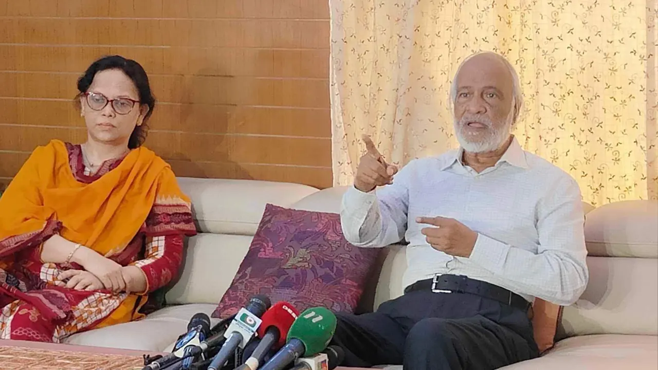 ব্যারিস্টার রুহুল কবির কাজল ও ব্যারিস্টার ওসমান চৌধুরীর বাড়িতে বিএনপির স্থায়ী কমিটির সদস্য ড. মঈন খান। ছবি : কালবেলা