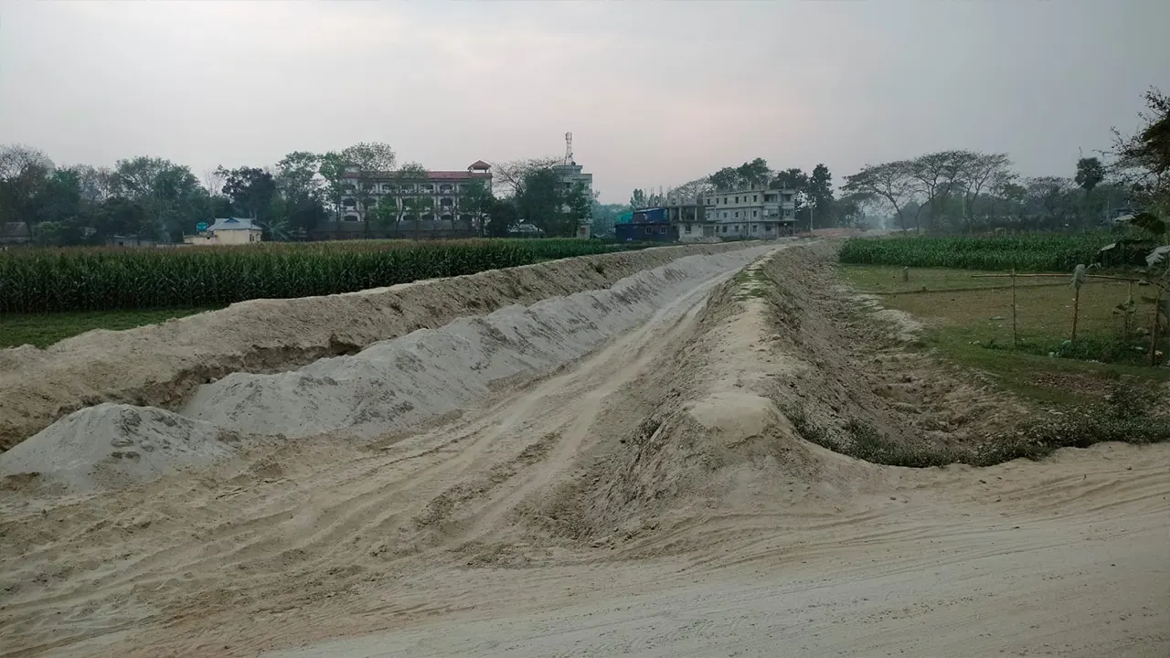 পাকুন্দিয়া বাইপাস নির্মাণাধীন সড়ক। ছবি : কালবেলা