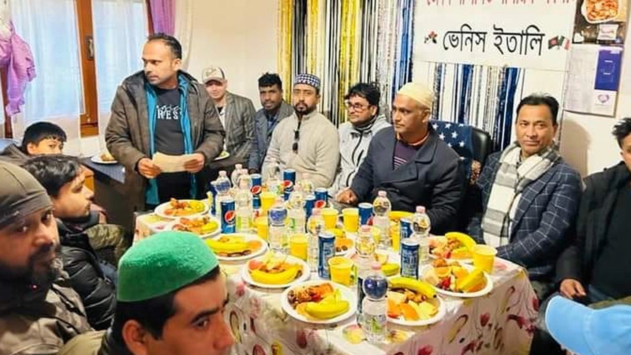 ইতালিতে সম্মিলিত নাগরিক কমিটির ইফতার। ছবি : কালবেলা