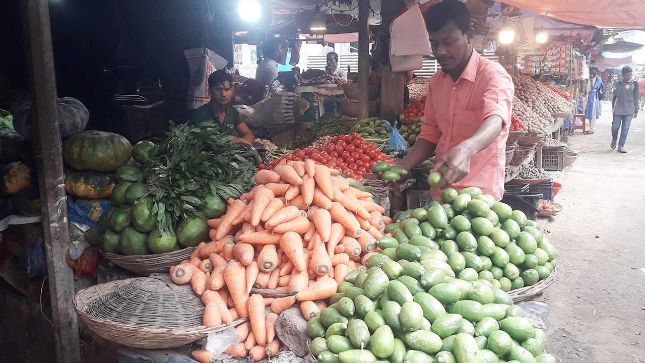 নেত্রকোনার কেন্দুয়ায় স্থানীয় একটি বাজার। ছবি : কালবেলা