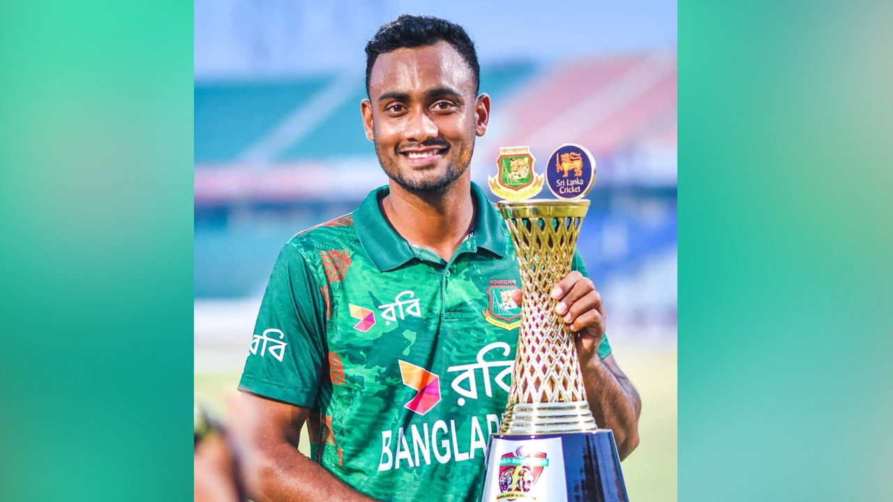 ওয়ানডেতে দেশসেরা বোলার শরিফুল। ছবি : সংগৃহীত