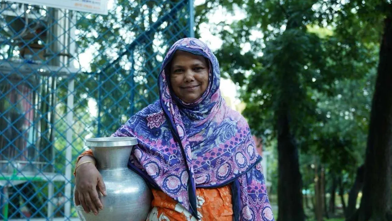 ‘প্রবাহ’র পরিশোধন প্ল্যান্টের মাধ্যমে নিরাপদ ও সুপেয় পানি পাচ্ছেন সাধারণ মানুষ। ছবি : সৌজন্য