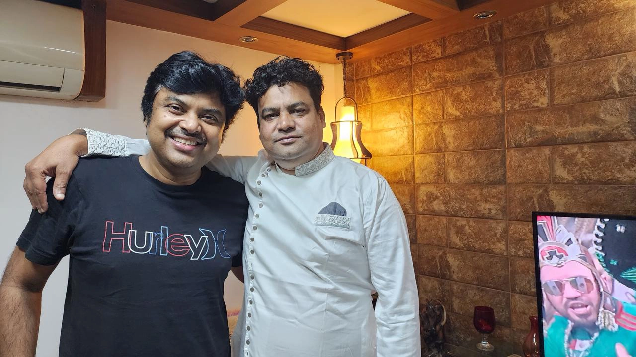 একসঙ্গে আমজাদ হোসেনের দুই ছেলে