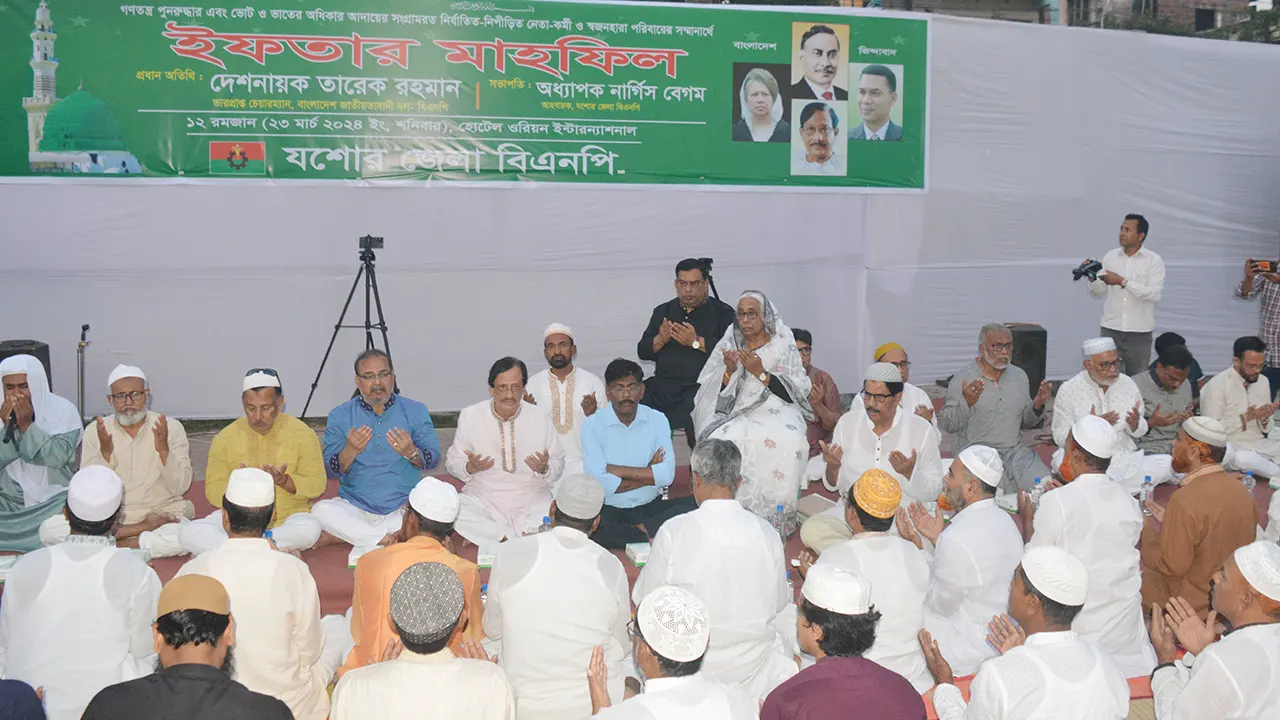 যুবদলের আয়োজনে খাদ্য সামগ্রী প্রদান অনুষ্ঠানের স্থিরচিত্র। ছবি : কালবেলা