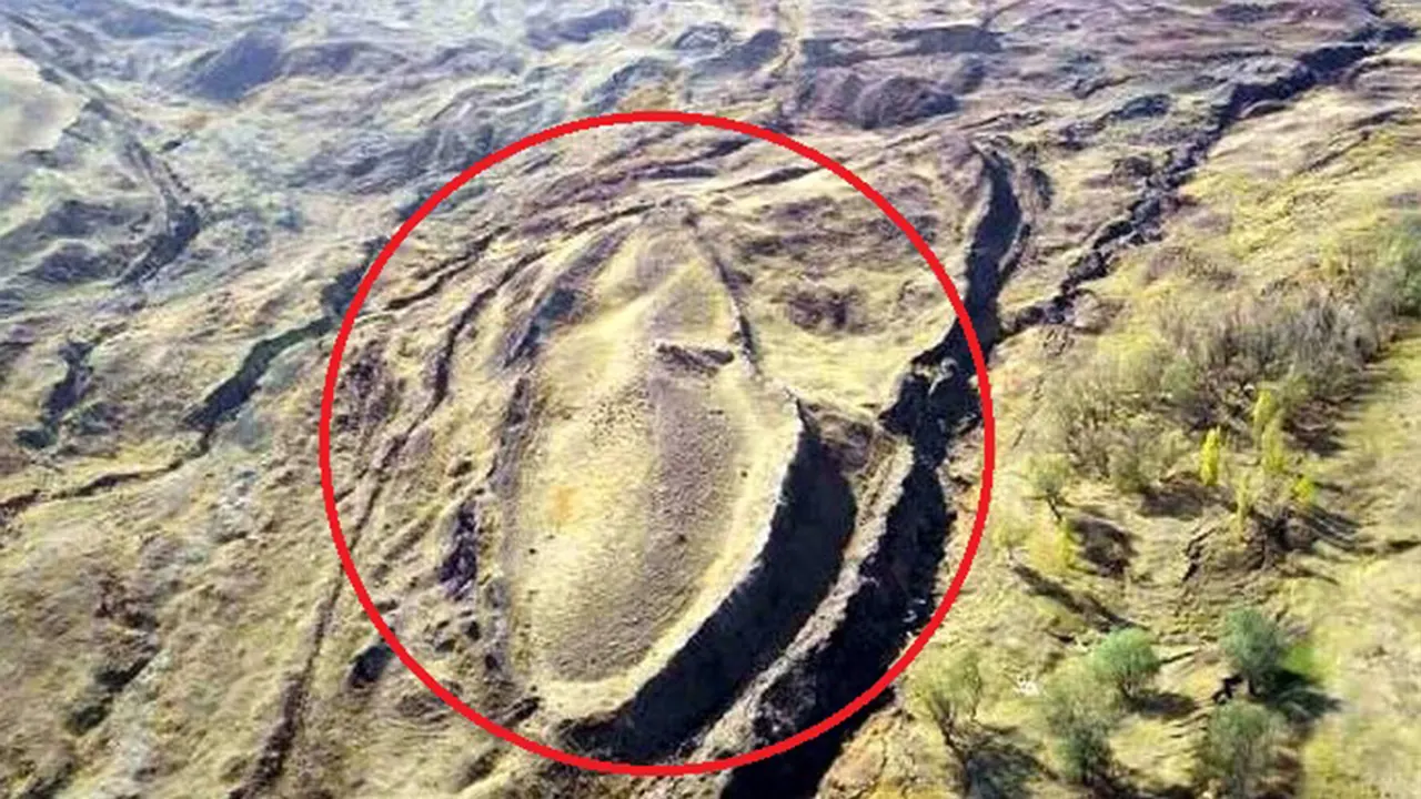 খোঁজ পাওয়া নৌকার ধ্বংসাবশেষ। ছবি : সংগৃহীত