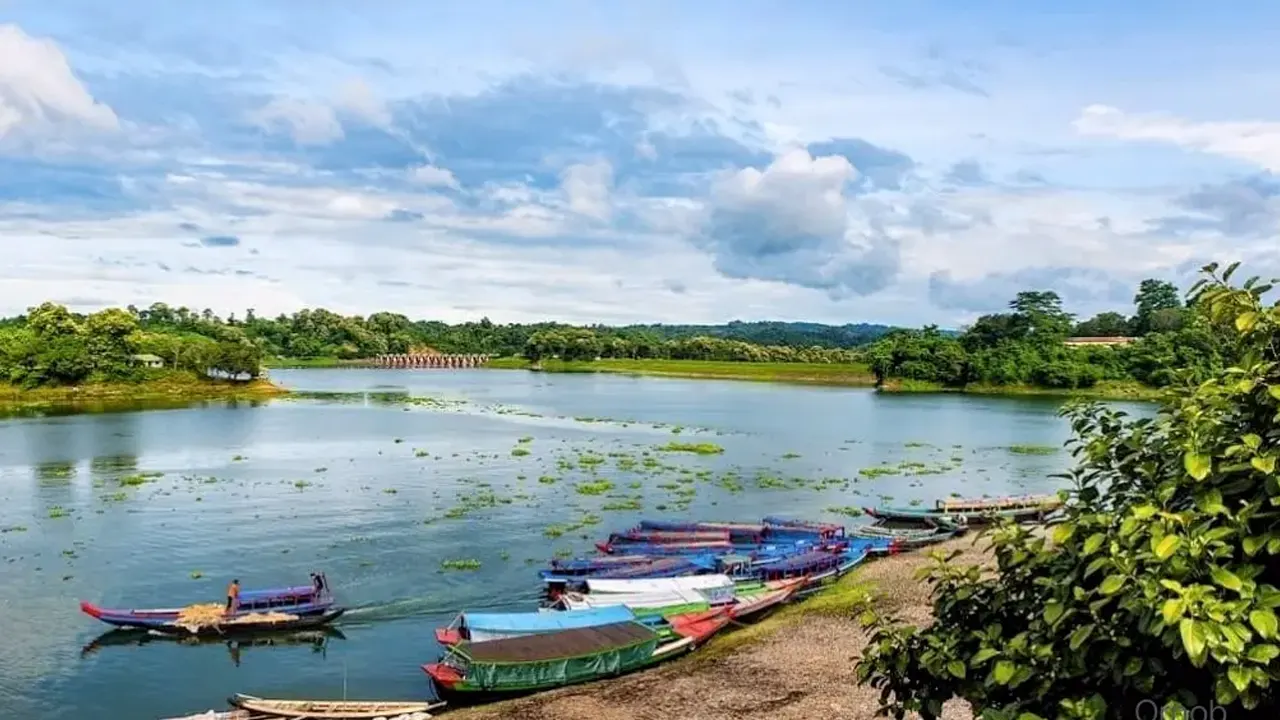 কমে গেছে রাঙামাটির কাপ্তাই হ্রদে পানির পরিমাণ। ছবি : কালবেলা