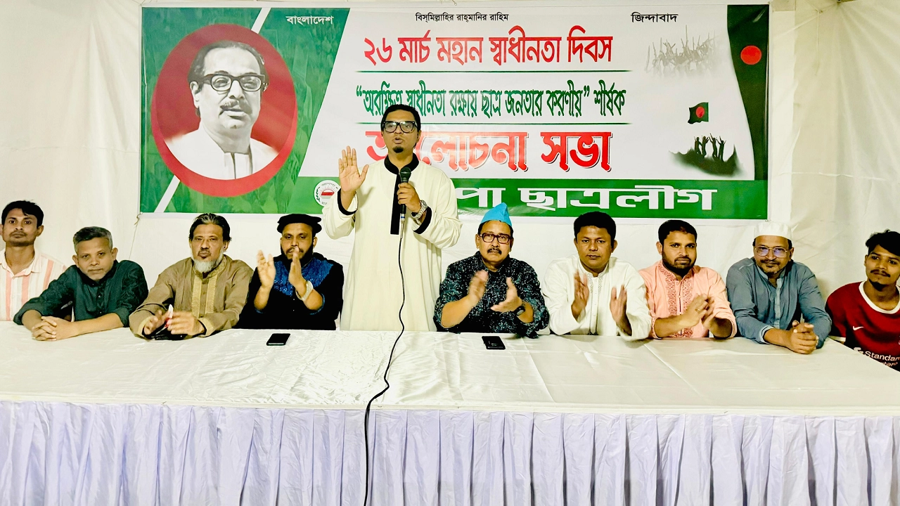 আসাদগেটের জিইউপি মিলনায়তনে মহান স্বাধীনতা উপলক্ষে আয়োজিত এক আলোচনা সভায় কথা বলেন রাশেদ প্রধান। ছবি : কালবেলা