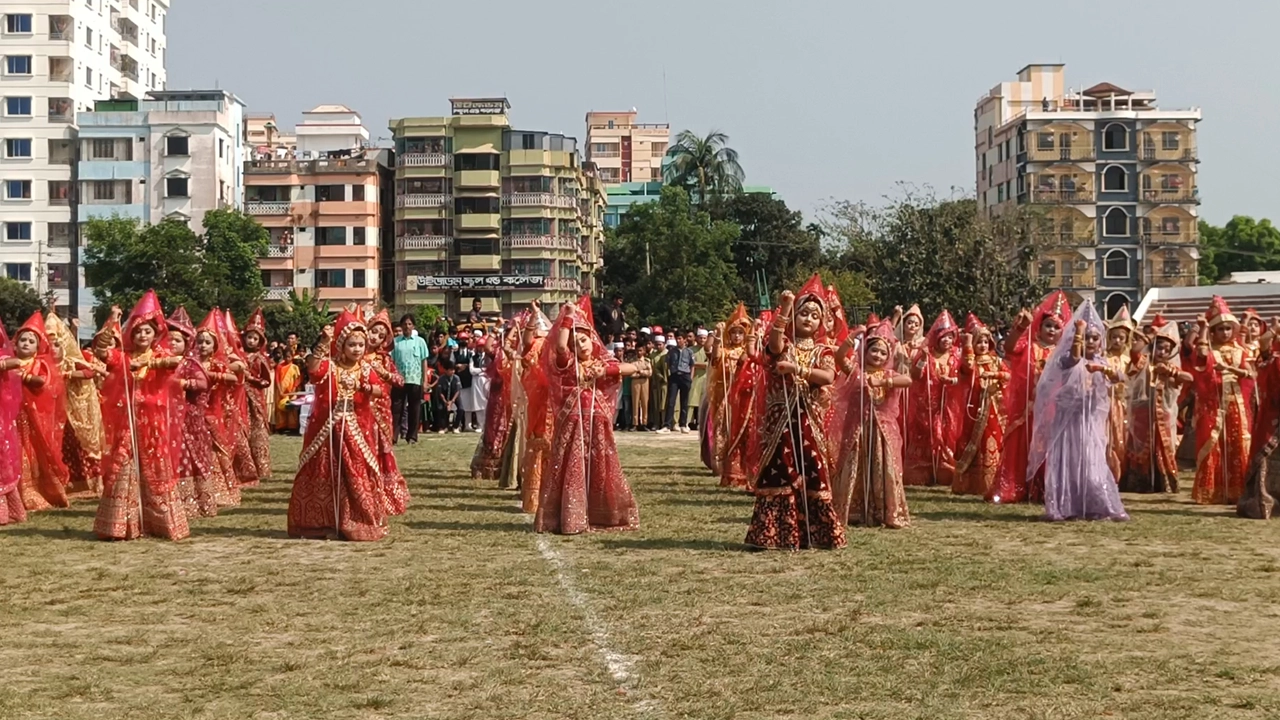 জীবন্ত পুতুলের আদলে নাচ করেন ব্রাহ্মণবাড়িয়ার ভাইরাল হওয়া সেই স্কুলের শিশু শিক্ষার্থীরা।